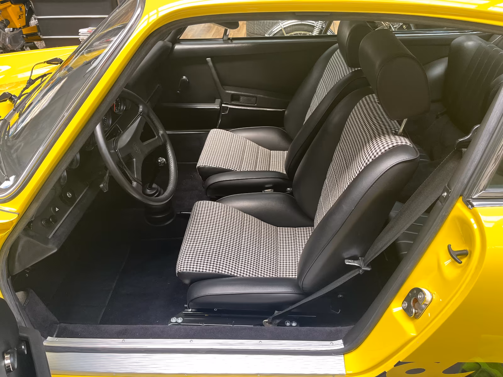 Porsche Gebrauchtwagenangebot PORSCHE 911 CARRERA RS (73er) IN HELLGELB