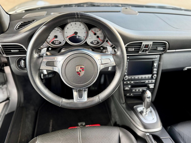 Porsche Gebrauchtwagenangebot PORSCHE 997.2 TURBO COUPE IN ARKTISSILBER-METALLIC