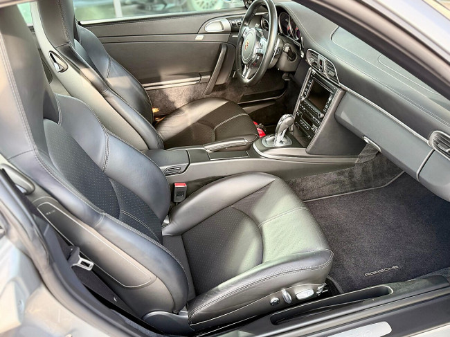 Porsche Gebrauchtwagenangebot PORSCHE 997.2 TURBO COUPE IN ARKTISSILBER-METALLIC