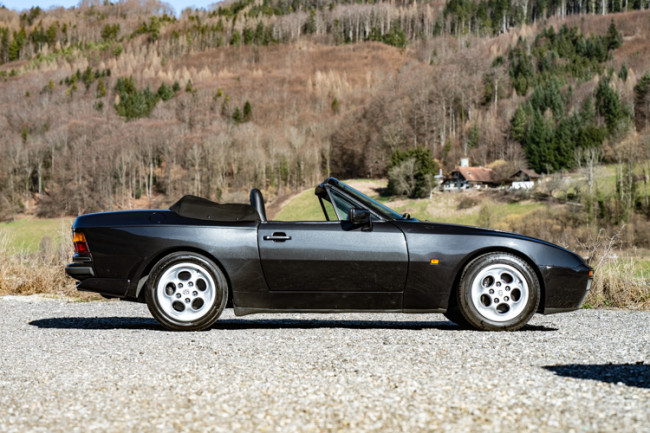 PORSCHE 944 S2 CABRIOLET IN SCHWARZ