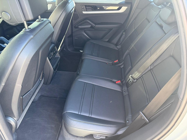 Porsche Gebrauchtwagenangebot PORSCHE CAYENNE III E-HYBRID IN DOLOMITSILBER