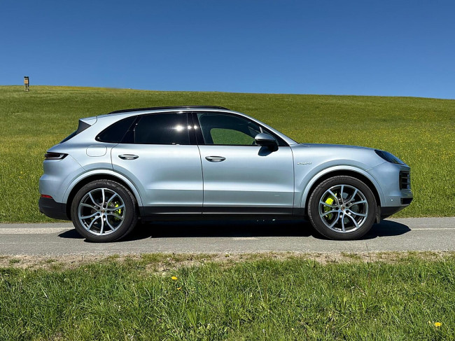 Porsche Gebrauchtwagenangebot PORSCHE CAYENNE III E-HYBRID IN DOLOMITSILBER