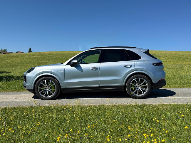Porsche Gebrauchtwagenangebot PORSCHE CAYENNE III E-HYBRID IN DOLOMITSILBER