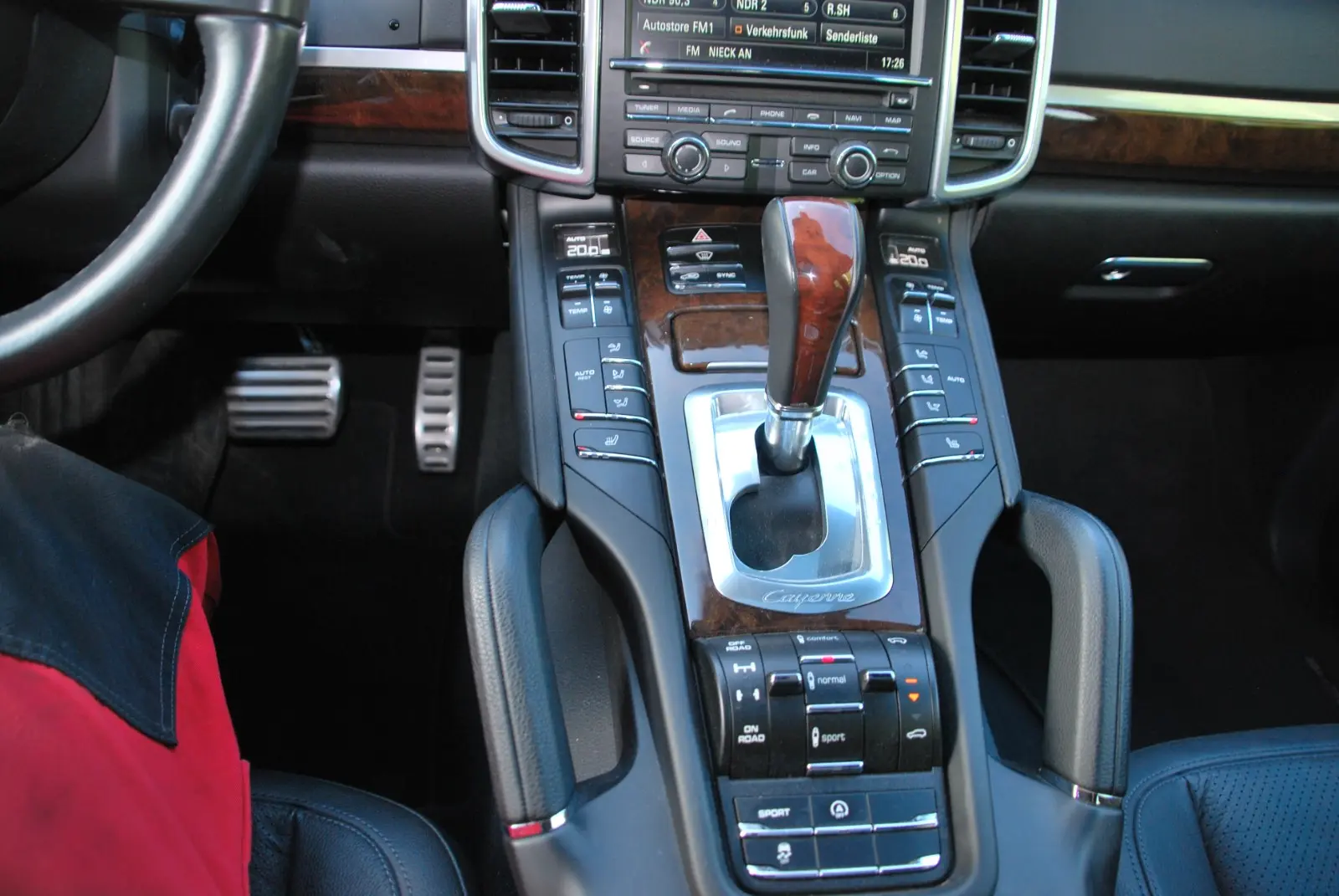 Porsche Gebrauchtwagenangebot PORSCHE CAYENNE S DIESEL IN TIEFSCHWARZ - 1. HAND