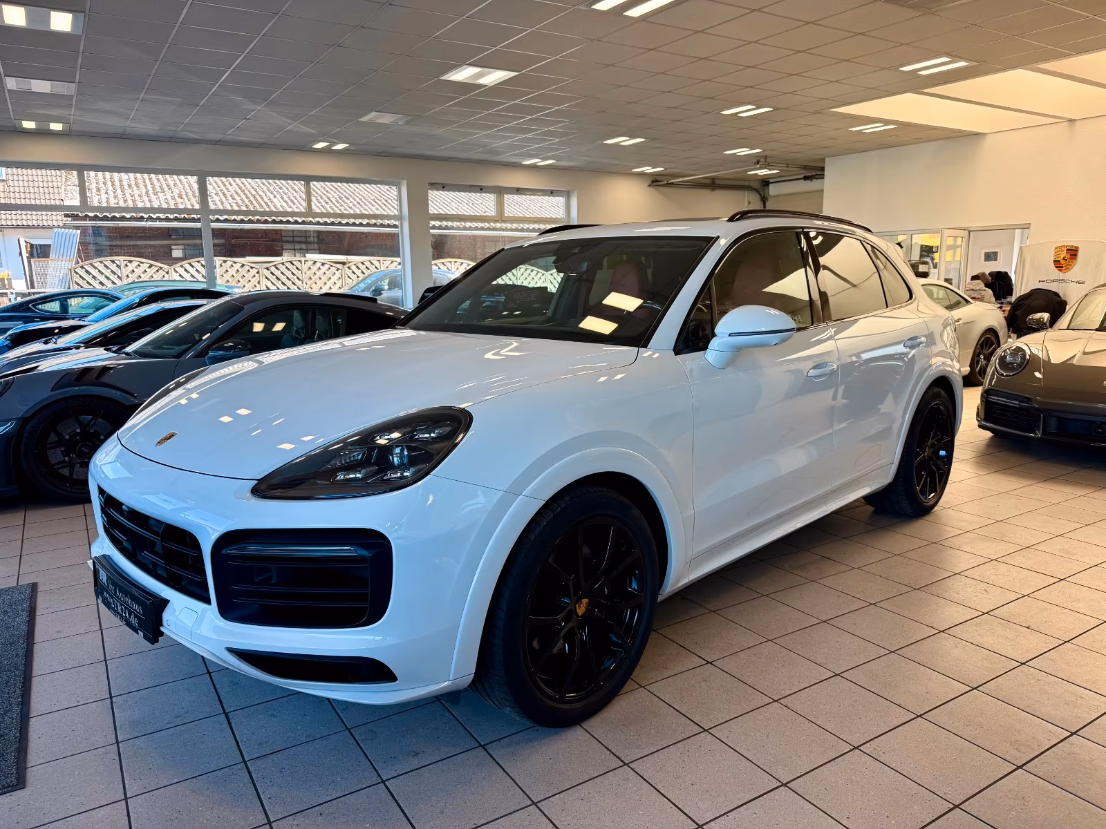 PORSCHE CAYENNE V6 SPORT DESIGN - 1. HAND