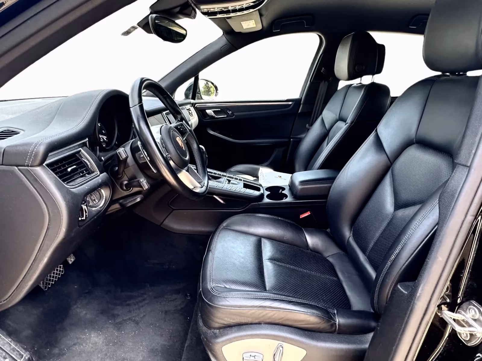 Porsche Gebrauchtwagenangebot PORSCHE MACAN AUS 2. HAND IN SCHWARZ, UNFALLFREI