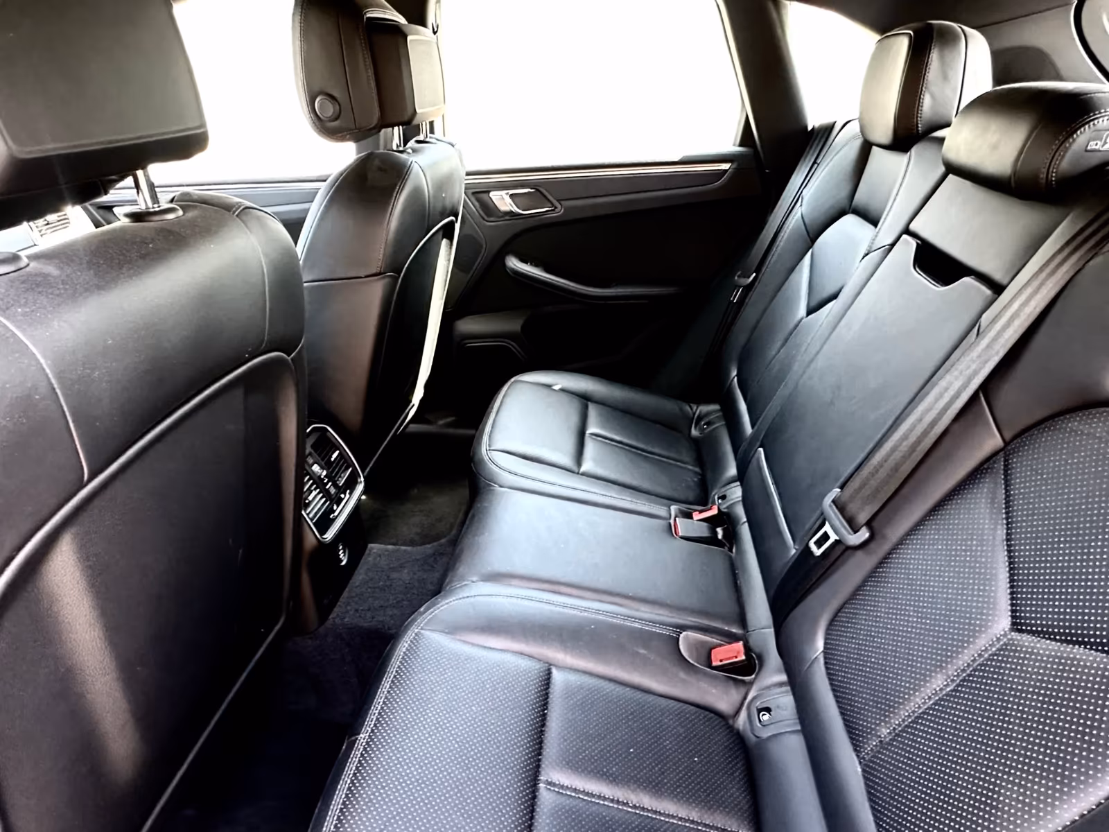 Porsche Gebrauchtwagenangebot PORSCHE MACAN AUS 2. HAND IN SCHWARZ, UNFALLFREI