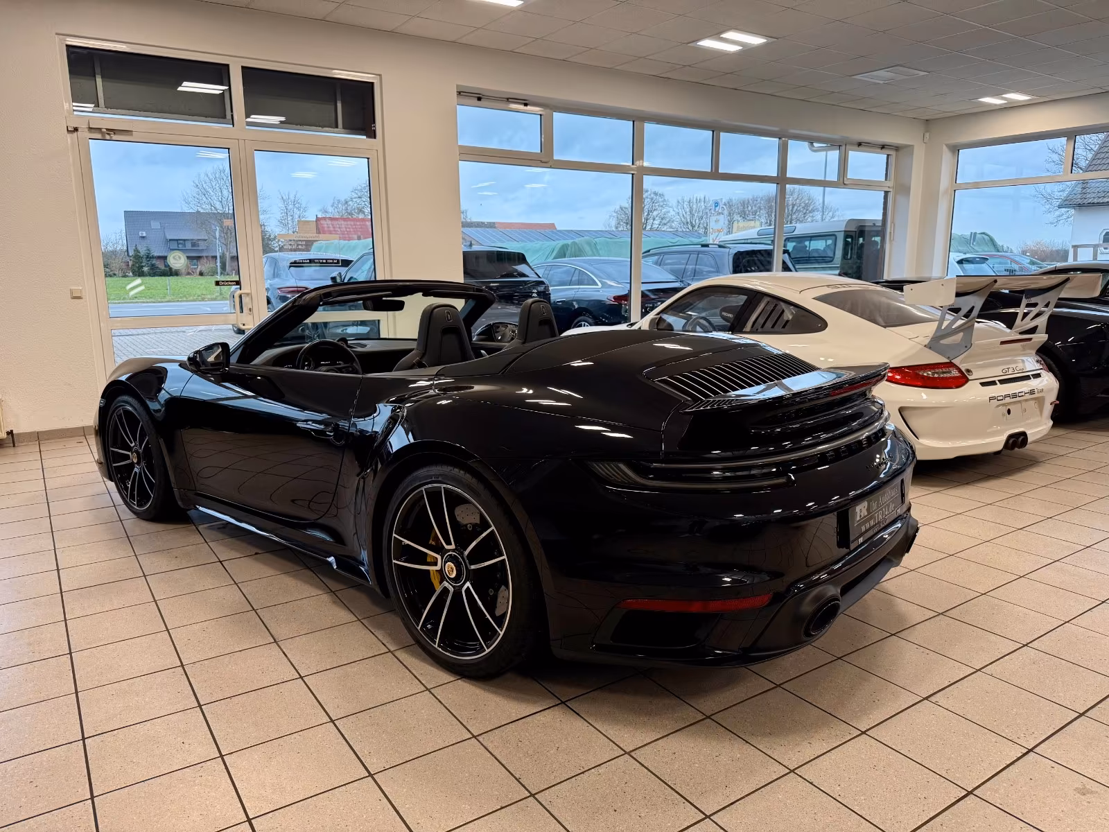 Porsche Gebrauchtwagenangebot PORSCHE 992 TURBO S CABRIOLET - 1 VORBESITZER, TIEFSCHWARZ