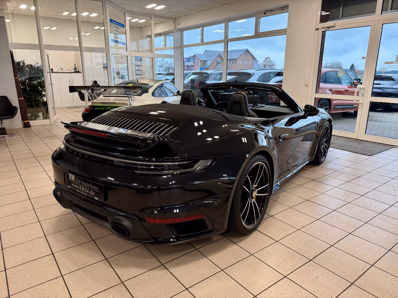 Porsche Gebrauchtwagenangebot PORSCHE 992 TURBO S CABRIOLET - 1 VORBESITZER, TIEFSCHWARZ