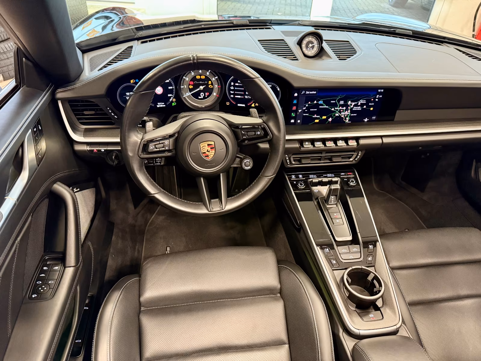 Porsche Gebrauchtwagenangebot PORSCHE 992 TURBO S CABRIOLET - 1 VORBESITZER, TIEFSCHWARZ
