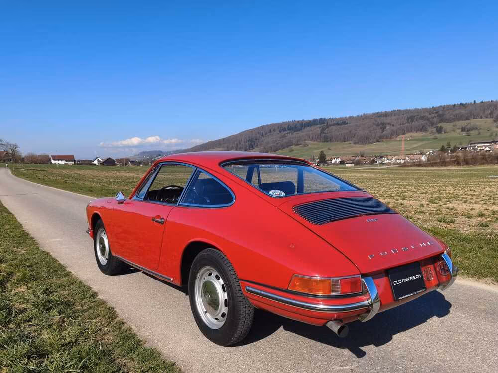 PORSCHE 912 COUPE IN ROT