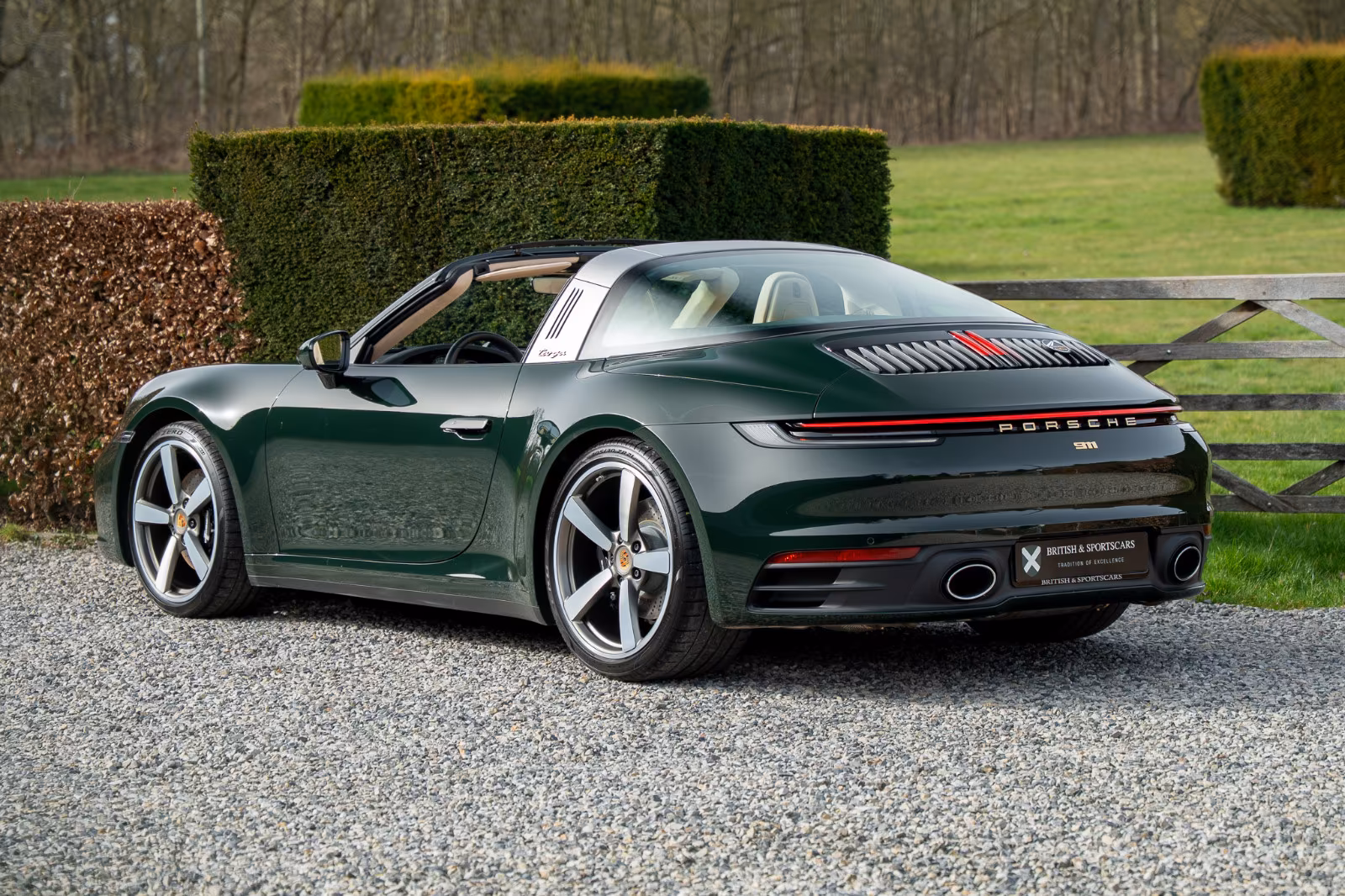 PORSCHE 992.1 TARGA 4S HERITAGE EDITION DESIGN - 1. HAND