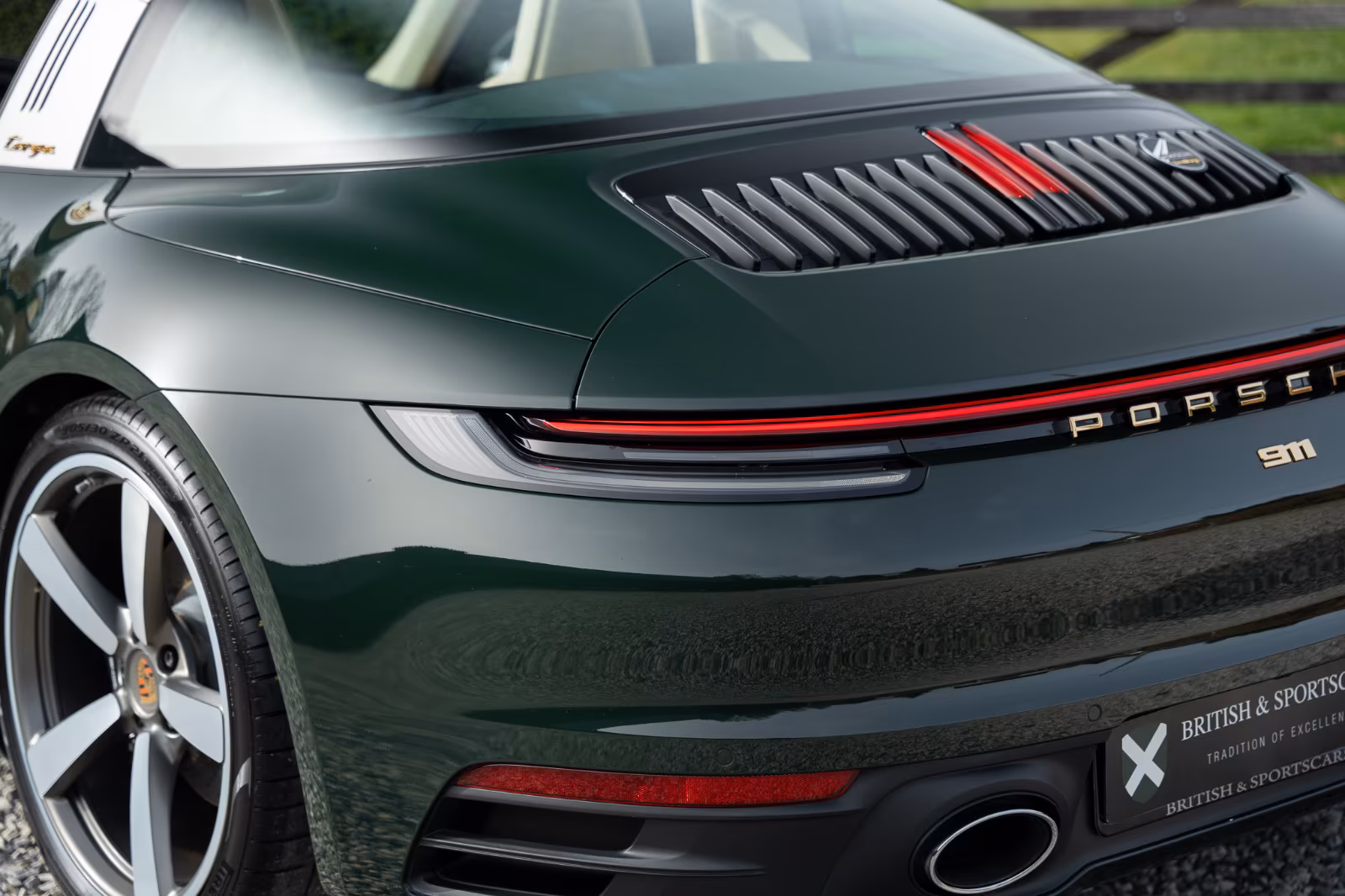 Porsche Gebrauchtwagenangebot PORSCHE 992.1 TARGA 4S HERITAGE EDITION DESIGN - 1. HAND