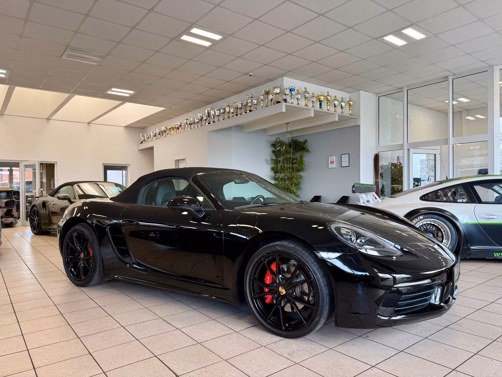 Porsche Gebrauchtwagenangebot PORSCHE BOXSTER S (718) IN SCHWARZ - PDK-GETRIEBE