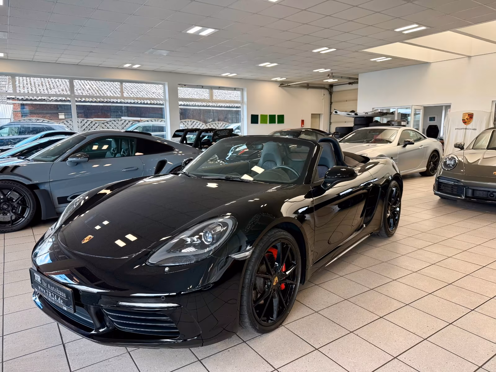 Porsche Gebrauchtwagenangebot PORSCHE BOXSTER S (718) IN SCHWARZ - PDK-GETRIEBE