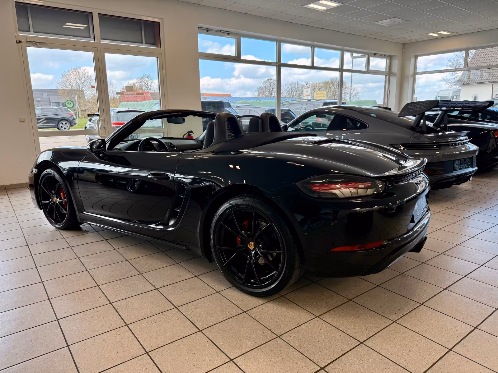Porsche Gebrauchtwagenangebot PORSCHE BOXSTER S (718) IN SCHWARZ - PDK-GETRIEBE