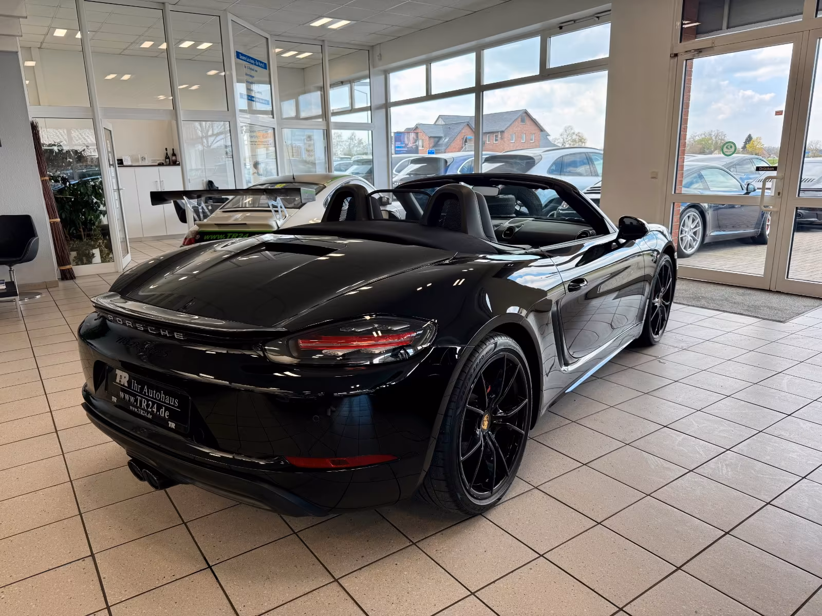 Porsche Gebrauchtwagenangebot PORSCHE BOXSTER S (718) IN SCHWARZ - PDK-GETRIEBE