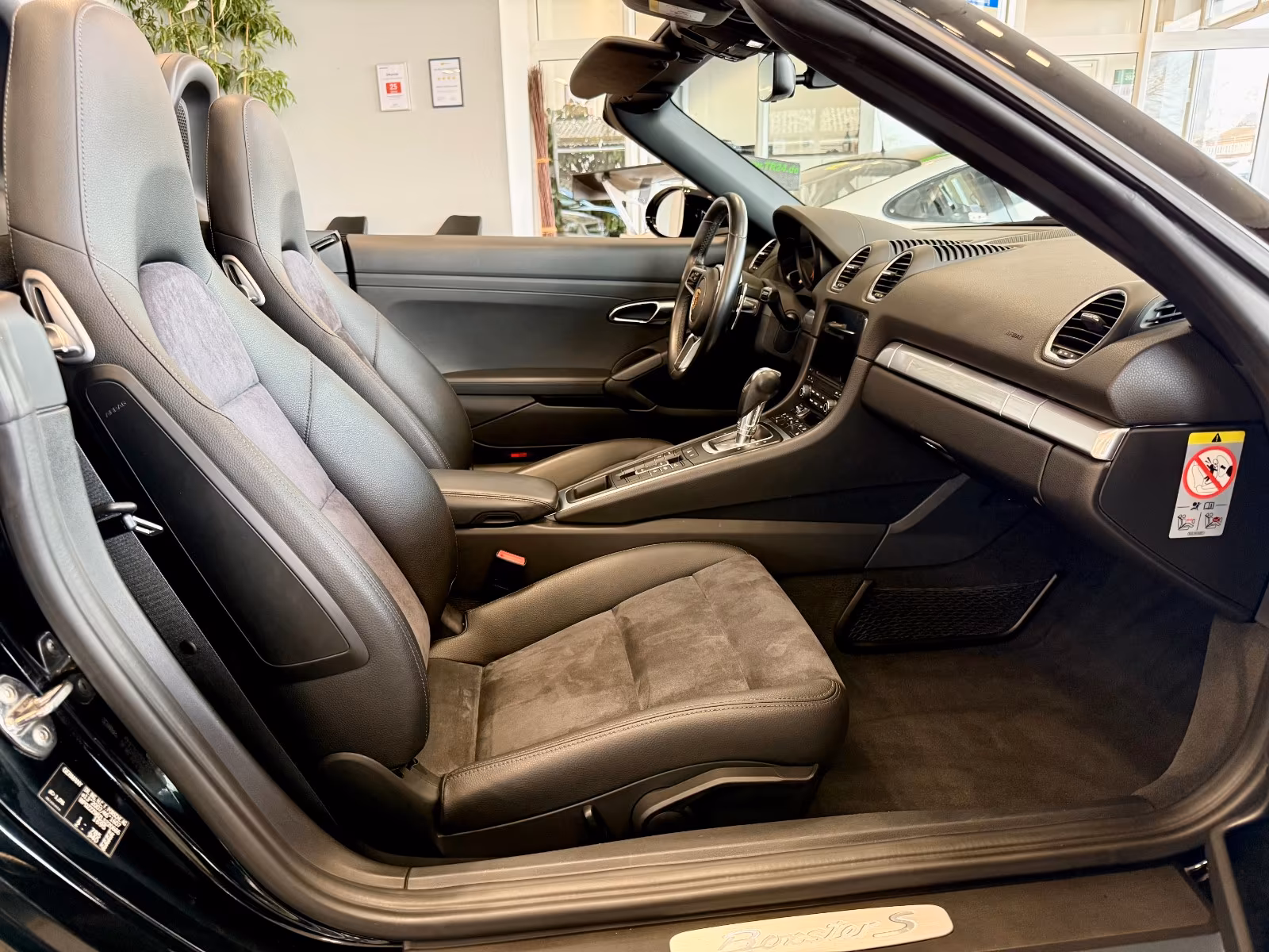 Porsche Gebrauchtwagenangebot PORSCHE BOXSTER S (718) IN SCHWARZ - PDK-GETRIEBE
