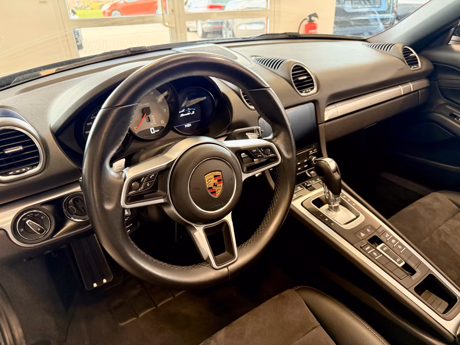 Porsche Gebrauchtwagenangebot PORSCHE BOXSTER S (718) IN SCHWARZ - PDK-GETRIEBE