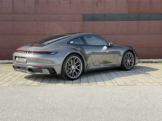 Porsche Gebrauchtwagenangebot PORSCHE 992 CARRERA 4 COUPE IN ACHATGRAU