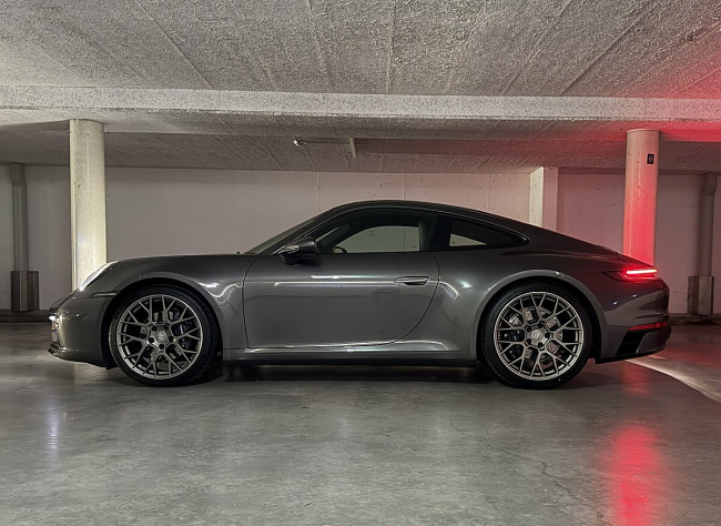 Porsche Gebrauchtwagenangebot PORSCHE 992 CARRERA 4 COUPE IN ACHATGRAU