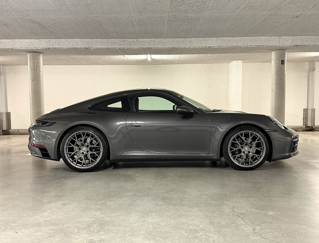 Porsche Gebrauchtwagenangebot PORSCHE 992 CARRERA 4 COUPE IN ACHATGRAU