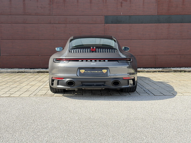 Porsche Gebrauchtwagenangebot PORSCHE 992 CARRERA 4 COUPE IN ACHATGRAU