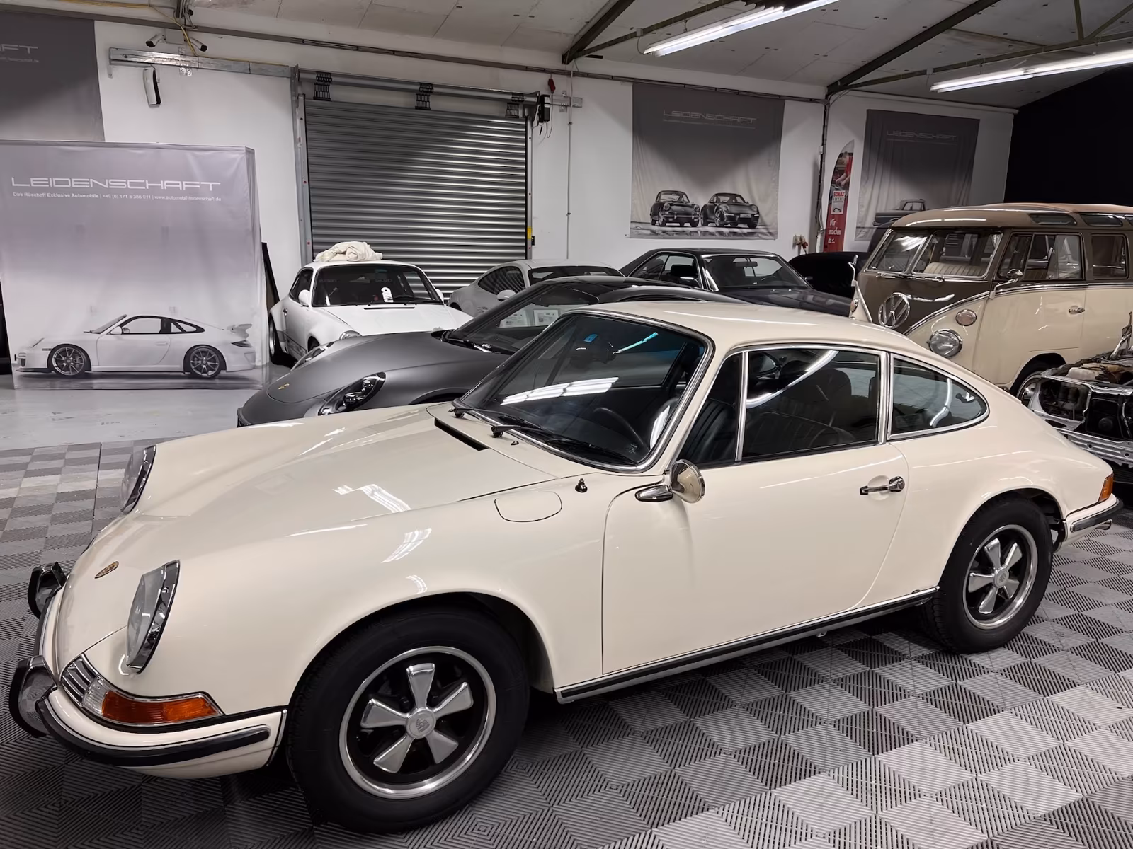 Porsche Gebrauchtwagenangebot PORSCHE 911 2.2L T COUPE (F-MODELL) IN HELLELFENBEIN
