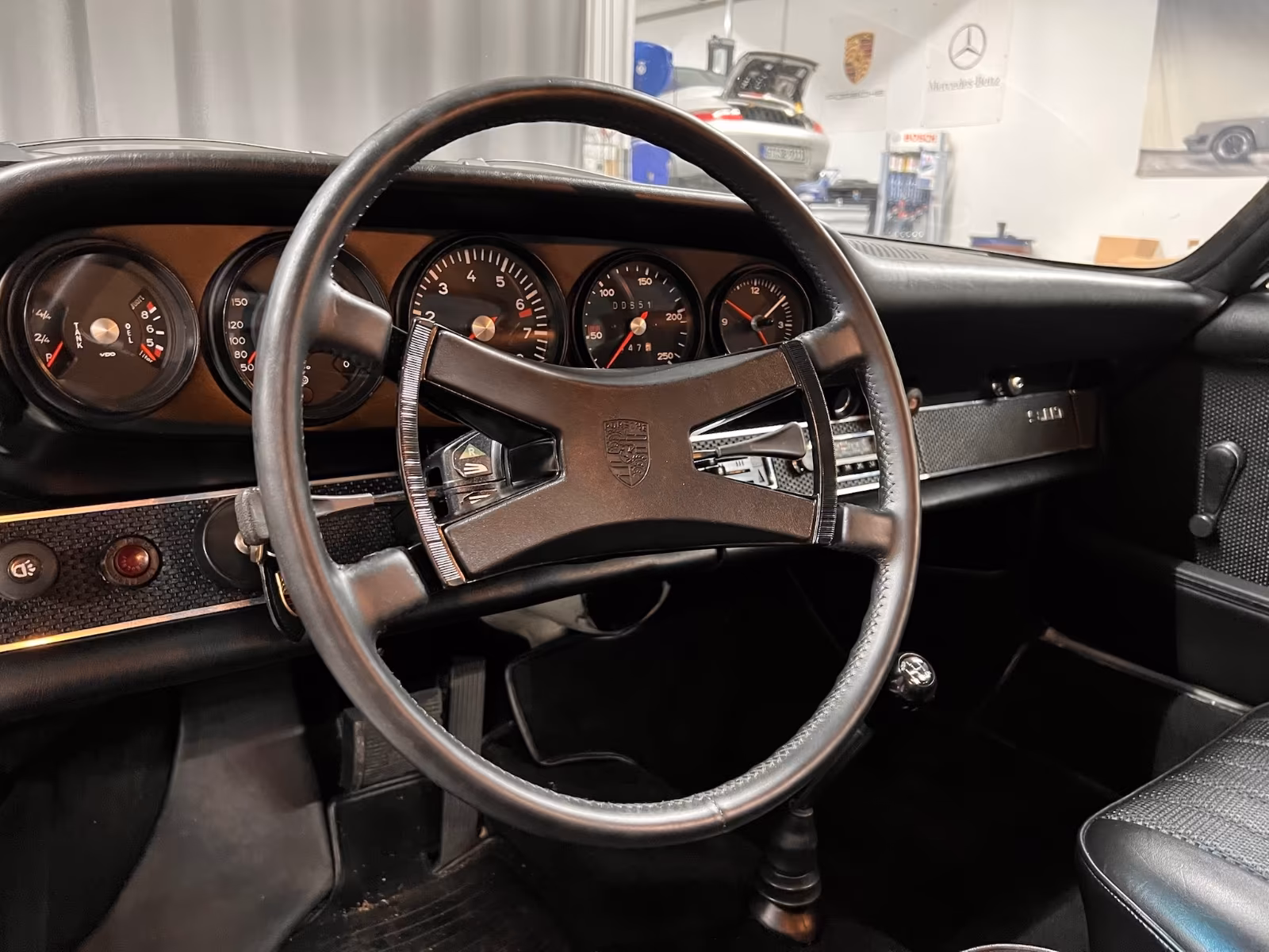 Porsche Gebrauchtwagenangebot PORSCHE 911 2.2L T COUPE (F-MODELL) IN HELLELFENBEIN
