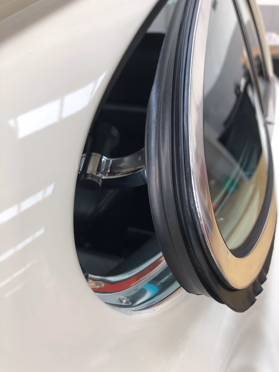 Porsche Gebrauchtwagenangebot PORSCHE 911 2.2L T COUPE (F-MODELL) IN HELLELFENBEIN