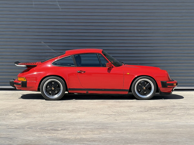Porsche Gebrauchtwagenangebot PORSCHE 911 3,2L CARRERA COUPE IN INDISCHROT