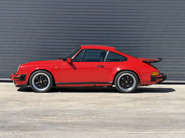 Porsche Gebrauchtwagenangebot PORSCHE 911 3,2L CARRERA COUPE IN INDISCHROT