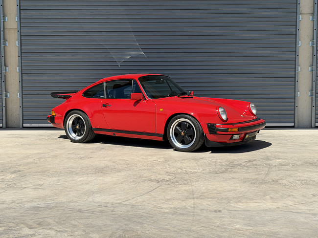 Porsche Gebrauchtwagenangebot PORSCHE 911 3,2L CARRERA COUPE IN INDISCHROT