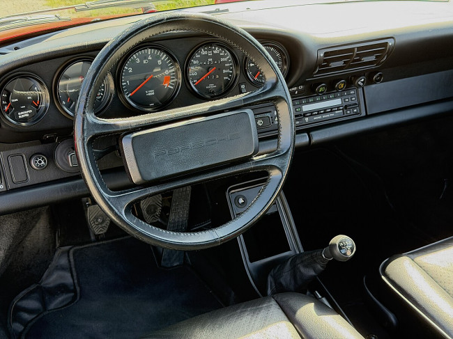 Porsche Gebrauchtwagenangebot PORSCHE 911 3,2L CARRERA COUPE IN INDISCHROT