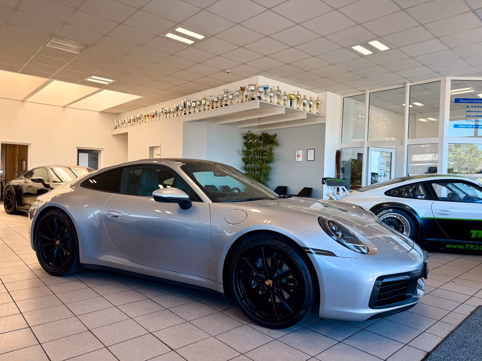 PORSCHE 992 CARRERA COUPE - GT-SILBER, 2. HAND