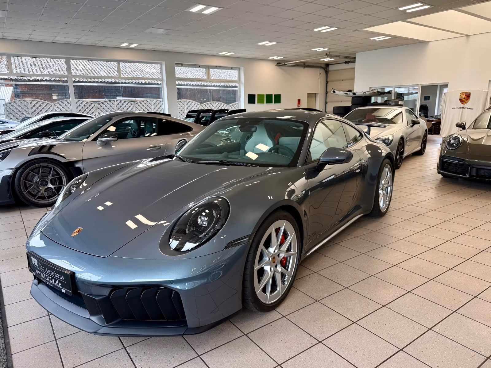 Porsche Gebrauchtwagenangebot PORSCHE 992.2 CARRERA GTS T-HYBRID IN VANADIUMGRAU