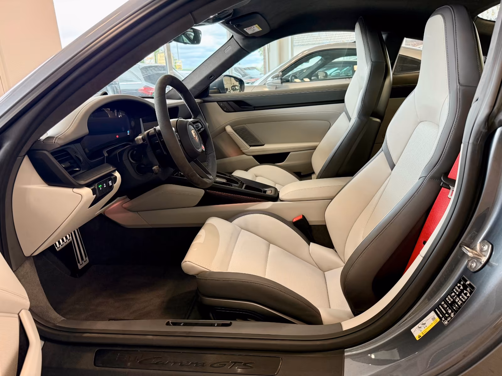 Porsche Gebrauchtwagenangebot PORSCHE 992.2 CARRERA GTS T-HYBRID IN VANADIUMGRAU