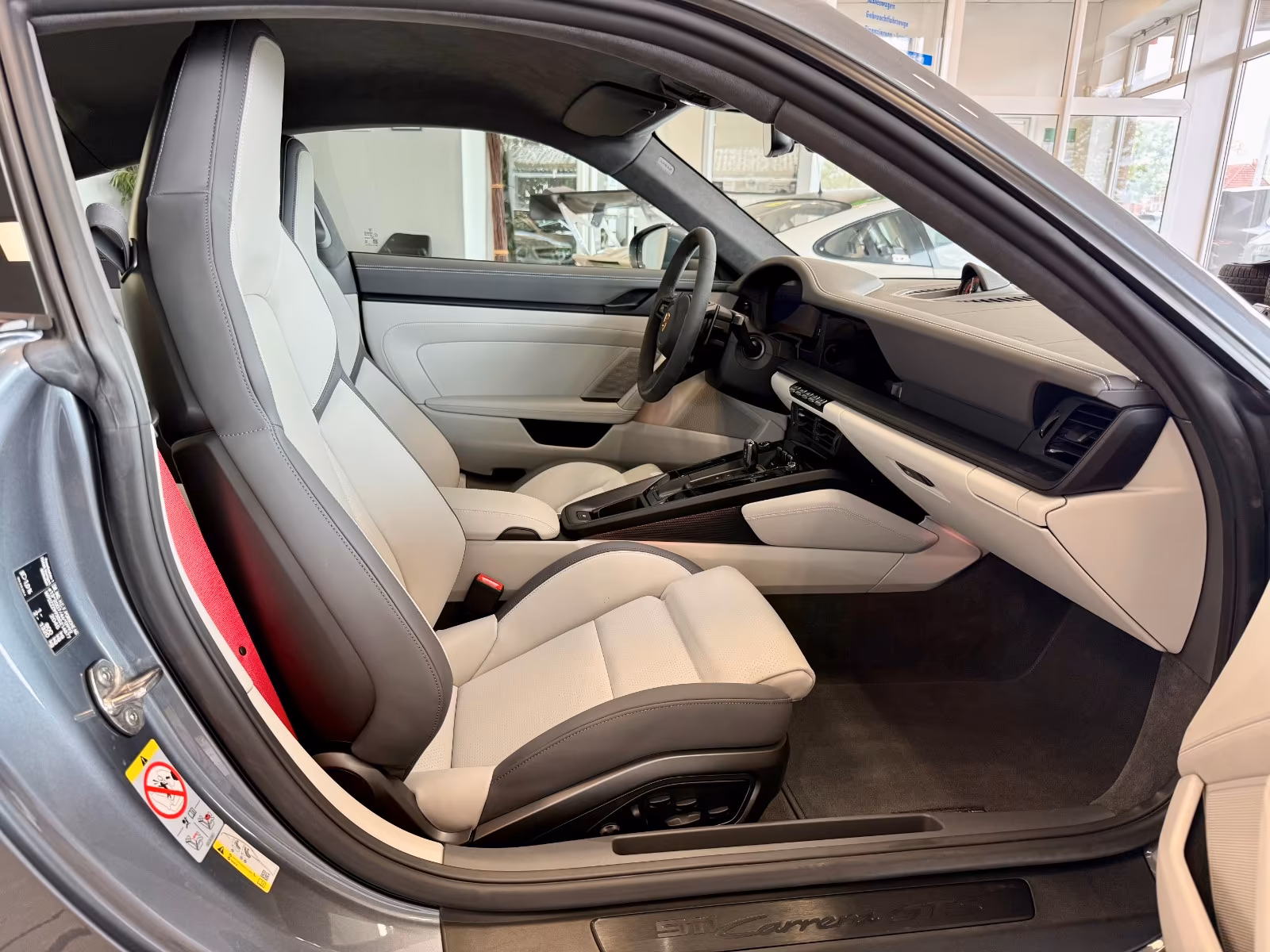 Porsche Gebrauchtwagenangebot PORSCHE 992.2 CARRERA GTS T-HYBRID IN VANADIUMGRAU