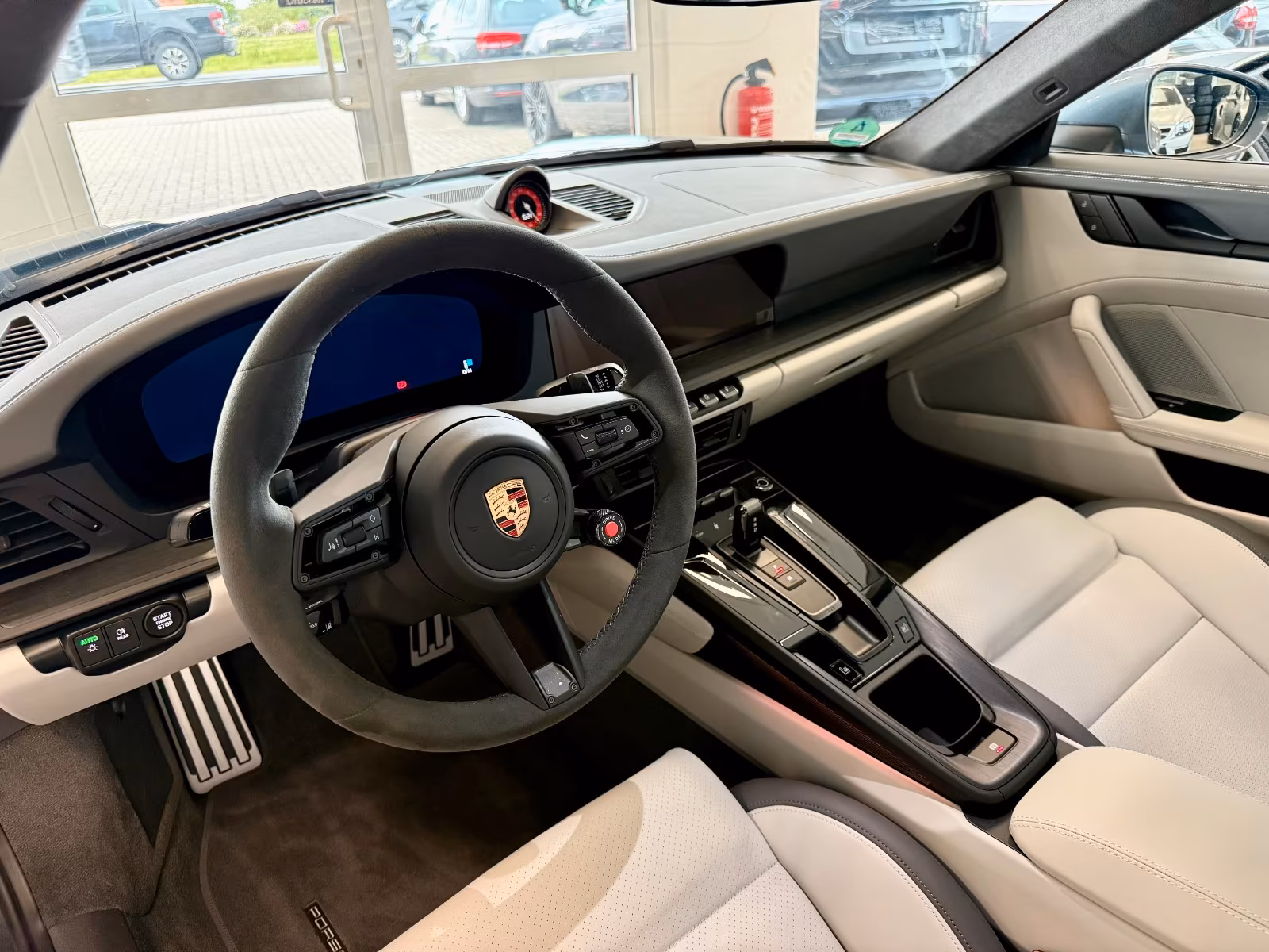 Porsche Gebrauchtwagenangebot PORSCHE 992.2 CARRERA GTS T-HYBRID IN VANADIUMGRAU