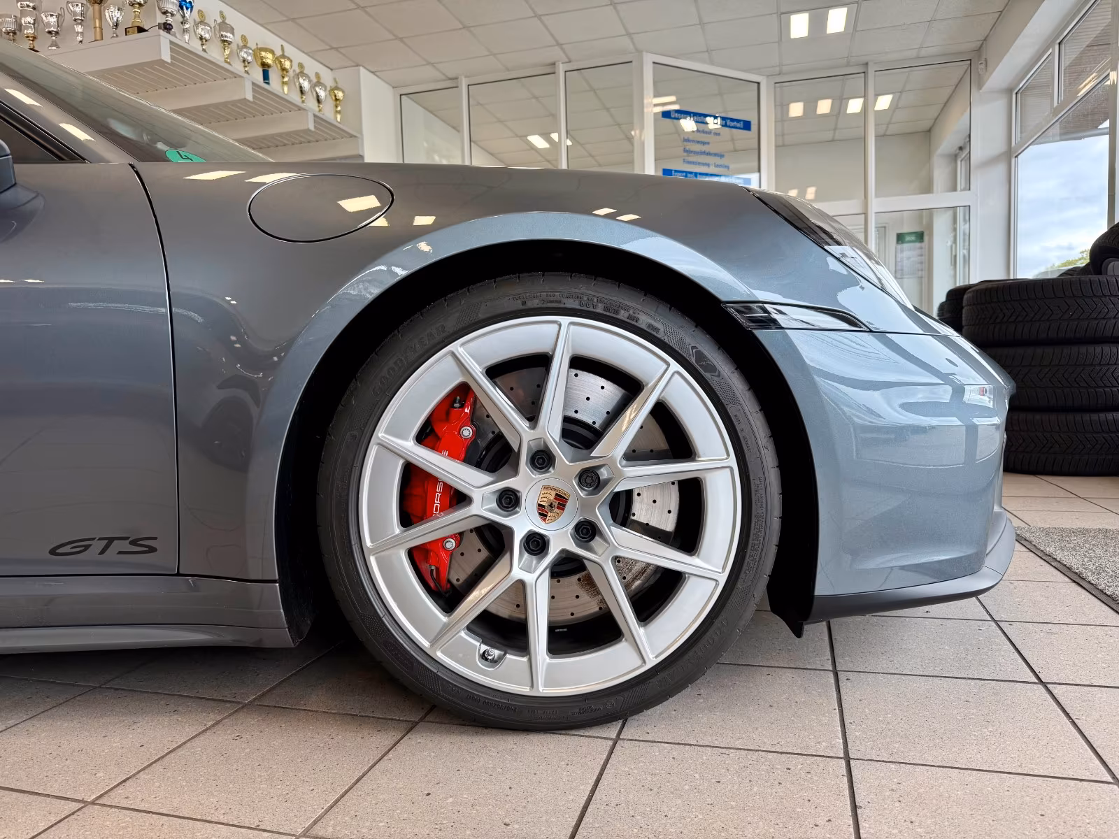 Porsche Gebrauchtwagenangebot PORSCHE 992.2 CARRERA GTS T-HYBRID IN VANADIUMGRAU