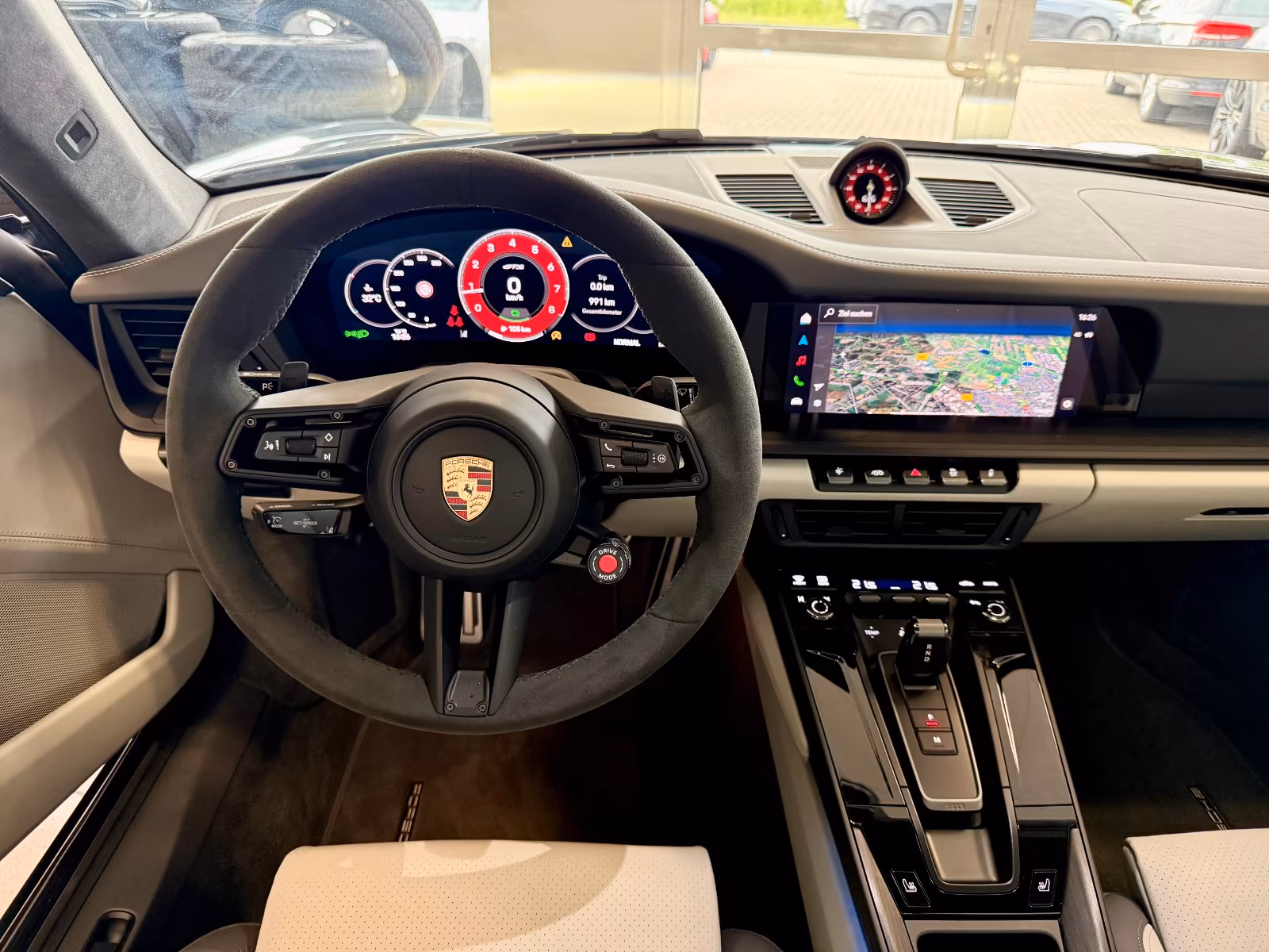 Porsche Gebrauchtwagenangebot PORSCHE 992.2 CARRERA GTS T-HYBRID IN VANADIUMGRAU