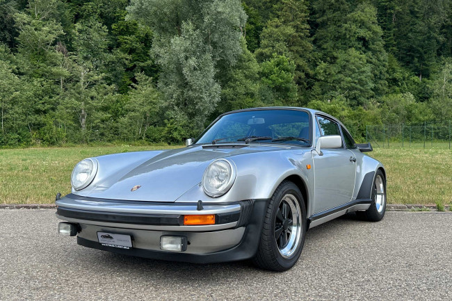 PORSCHE 911 (930) TURBO COUPE IN SILBERMETALLIC