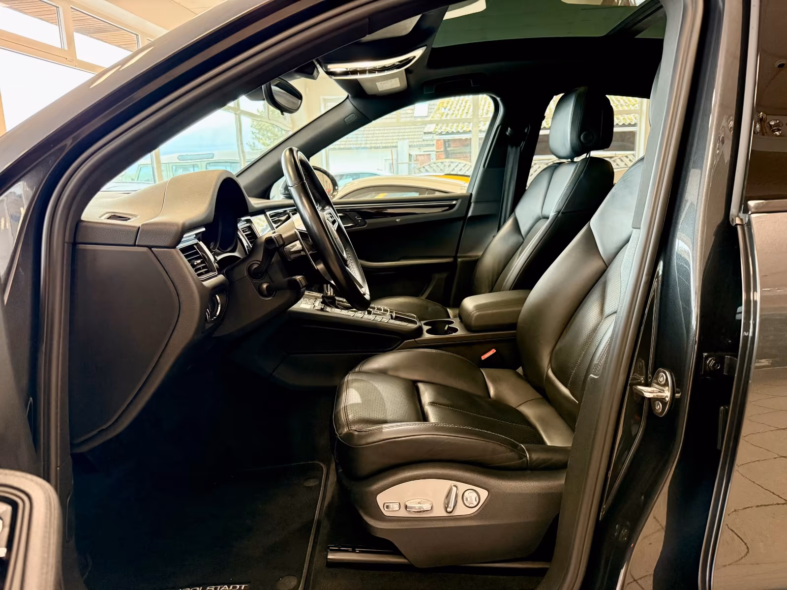 Porsche Gebrauchtwagenangebot PORSCHE MACAN S IN VULKANGRAU - 2. HAND