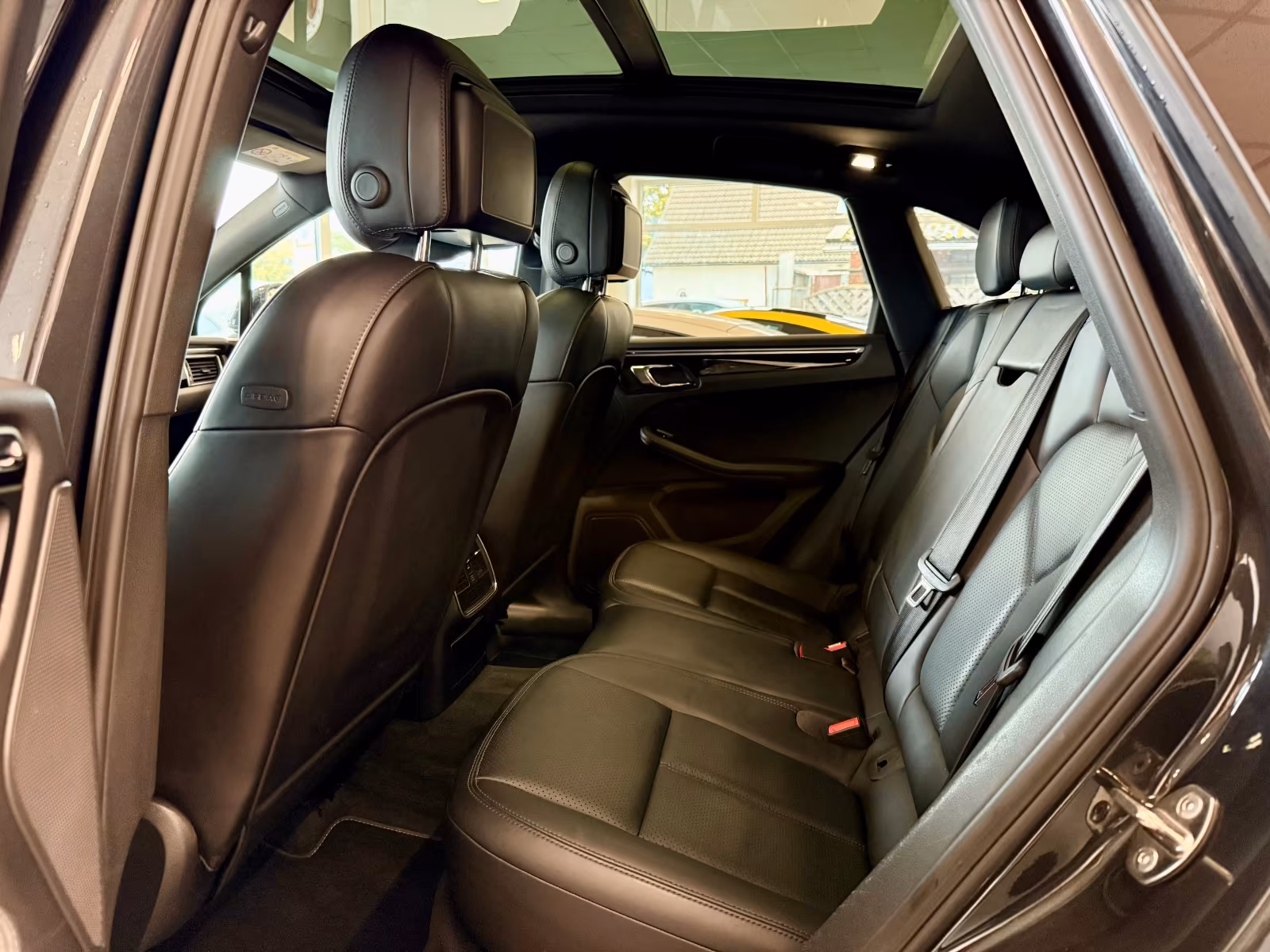 Porsche Gebrauchtwagenangebot PORSCHE MACAN S IN VULKANGRAU - 2. HAND