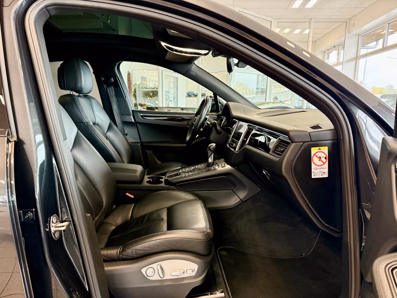 Porsche Gebrauchtwagenangebot PORSCHE MACAN S IN VULKANGRAU - 2. HAND