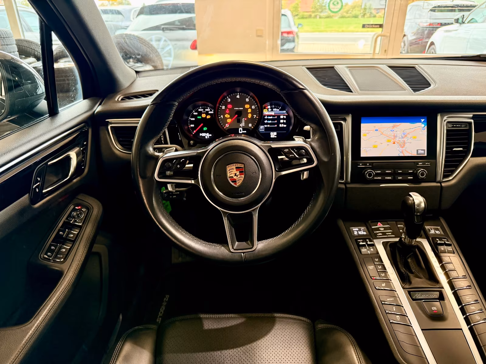 Porsche Gebrauchtwagenangebot PORSCHE MACAN S IN VULKANGRAU - 2. HAND
