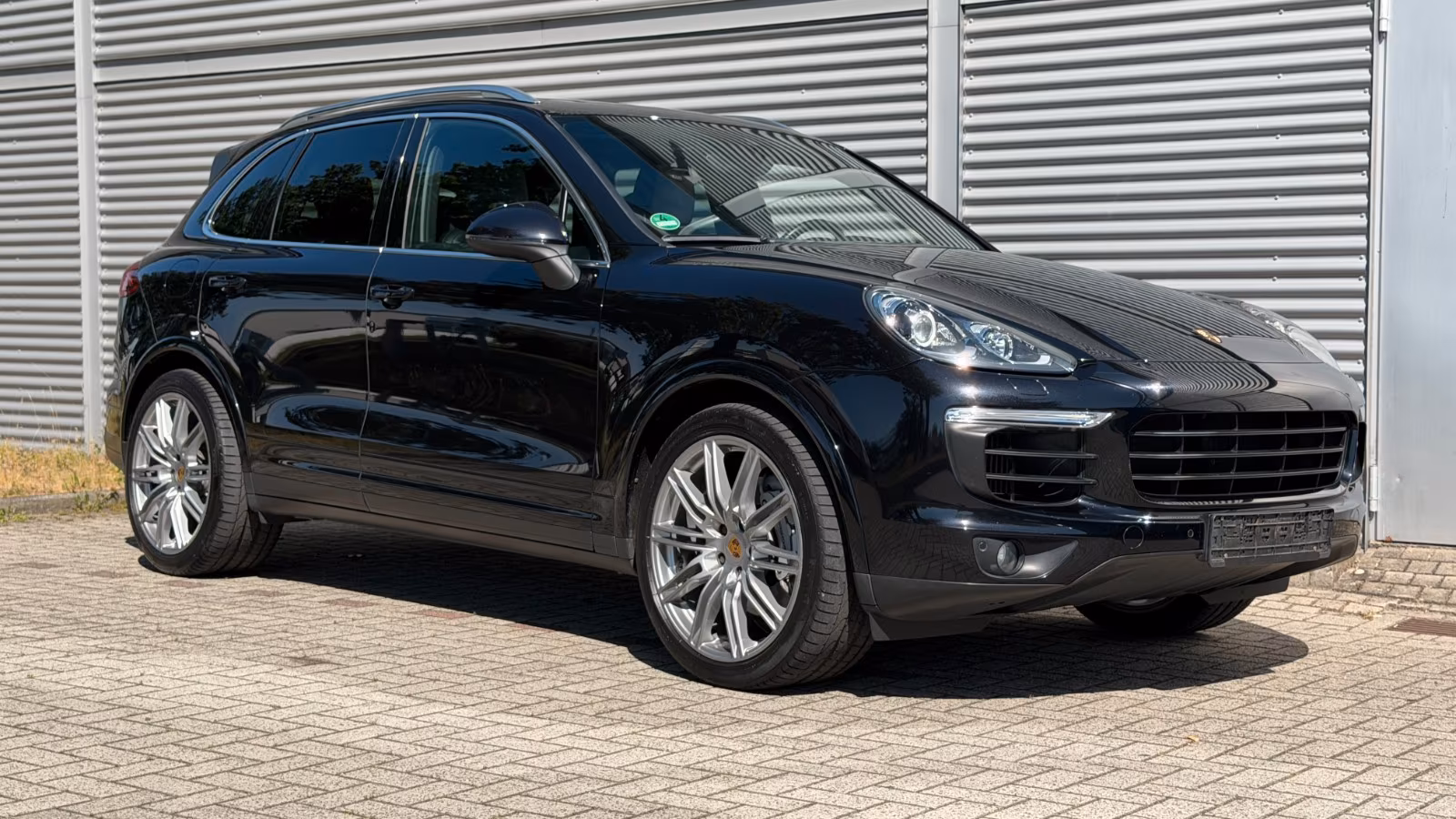 PORSCHE CAYENNE S IN TIEFSCHWARZ - 2. HAND