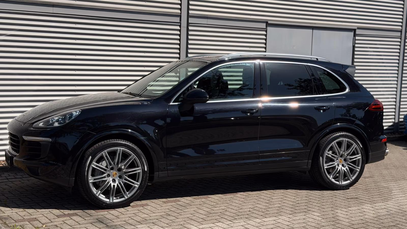 Porsche Gebrauchtwagenangebot PORSCHE CAYENNE S IN TIEFSCHWARZ - 2. HAND