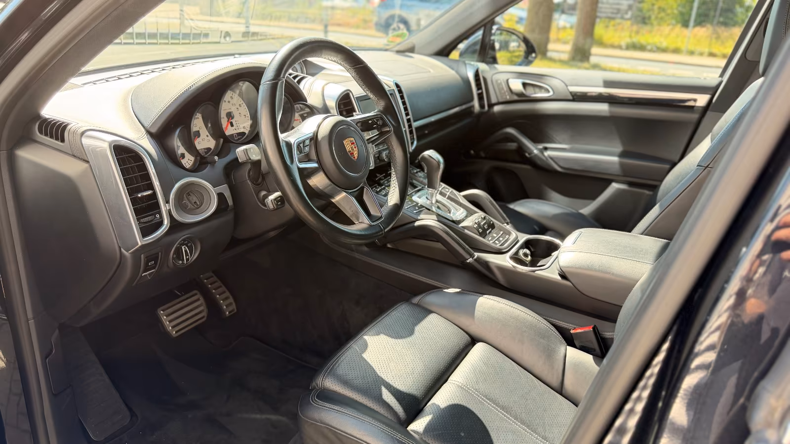 Porsche Gebrauchtwagenangebot PORSCHE CAYENNE S IN TIEFSCHWARZ - 2. HAND