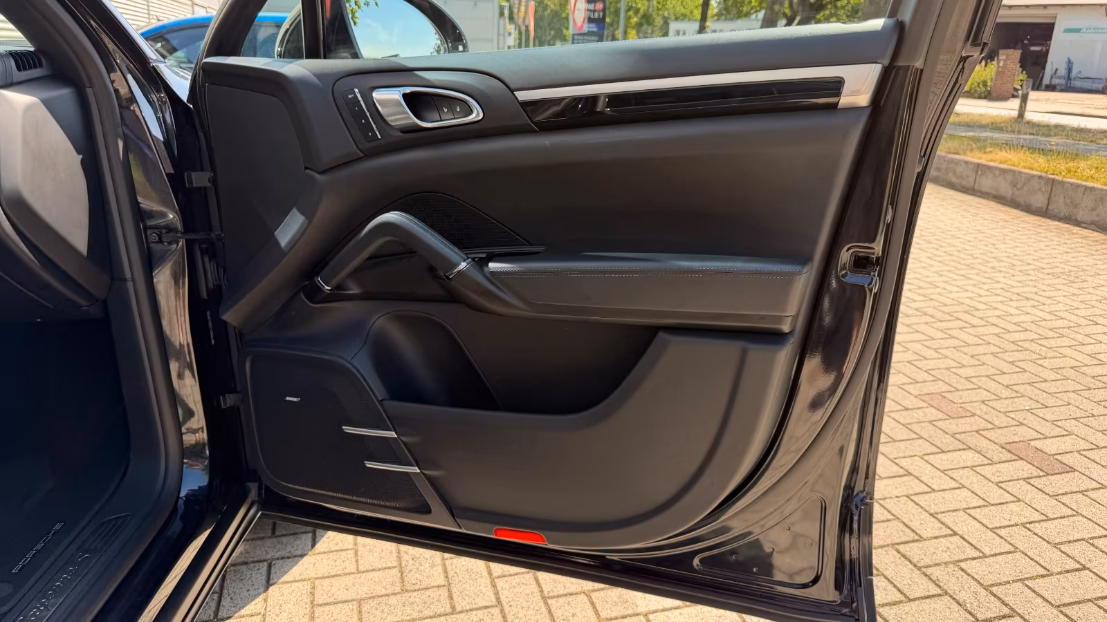 Porsche Gebrauchtwagenangebot PORSCHE CAYENNE S IN TIEFSCHWARZ - 2. HAND